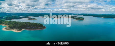 Breite Antenne Panorama der malerischen See in Victoria, Australien Stockfoto