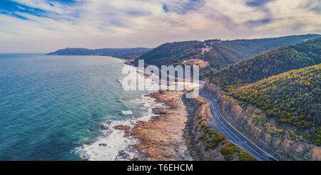 Great Ocean Road vorbei durch die malerische Landschaft in Victoria, Australien Stockfoto