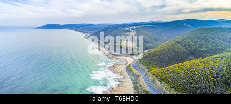 Great Ocean Road in der Nähe von Lorne - Luftbild panorama Stockfoto