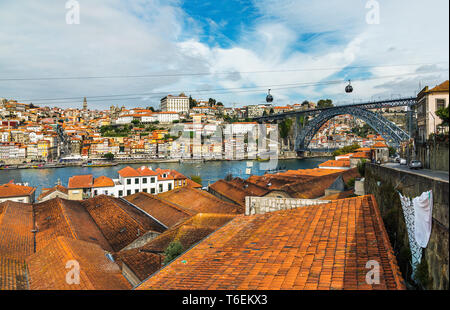 Portugal Altstadt auf dem Fluss Douro in Porto. Stockfoto