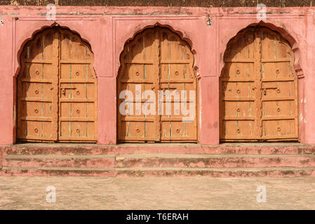 Arch Gate im Inneren von Jaigarh Fort. Jaipur. Rajasthan. Indien Stockfoto