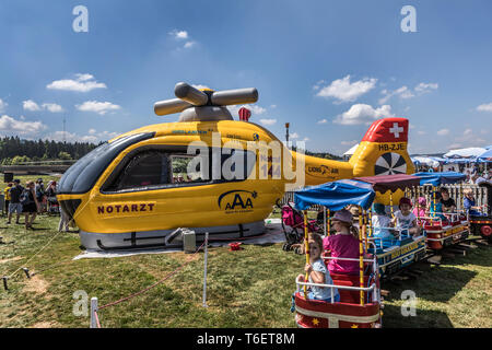 Aufblasbare Hubschrauber bei der Veranstaltung Flüügerchilbi in Hitzkirch, Luzern, Schweiz, Europa Stockfoto