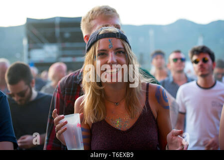 BENICASSIM, SPANIEN - Jul 22: Die Masse in einem Konzert in der FIB Festival am 22 Juli, 2018 in Benicassim, Spanien. Stockfoto