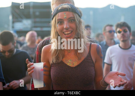 BENICASSIM, SPANIEN - Jul 22: Die Masse in einem Konzert in der FIB Festival am 22 Juli, 2018 in Benicassim, Spanien. Stockfoto