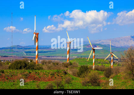 Die Golanhöhen und einige Windmühlen Stockfoto