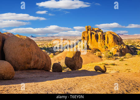 Riesige Granitfelsen und Steine Stockfoto