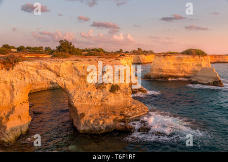 Italien, Santo Andrea Klippen in Apulien Stockfoto