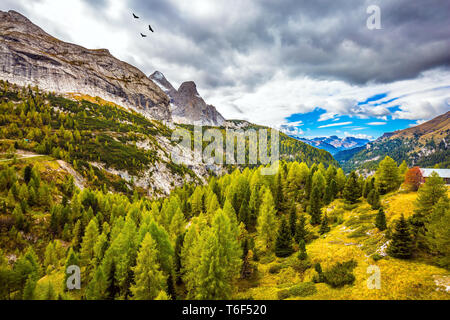 Gletschersee in den Dolomiten Stockfoto