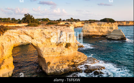 Italien, Santo Andrea Klippen in Apulien Stockfoto