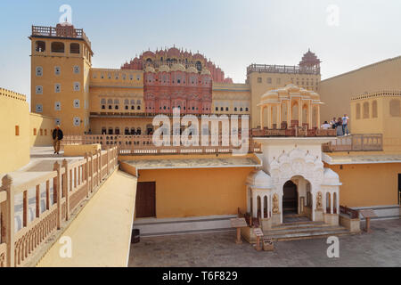 Jaipur, Indien - Februar 01, 2019: Innenhof der Hawa Mahal Palace Palast der Winde in Jaipur. Rajasthan Stockfoto