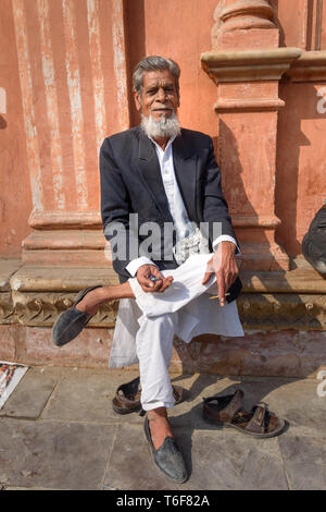 Jaipur, Indien - Februar 01, 2019: Indische alten Mann auf der Straße in Jaipur. Rajasthan Stockfoto