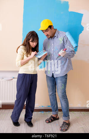 Mann und Frau Renovierung zu Hause Stockfoto