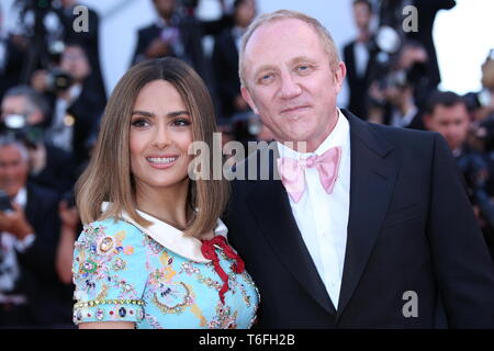 CANNES, Frankreich - 24. MAI 2017: Salma Hayek und Francois-Henri Pinault teilnehmen "betört" Screening in Cannes (Foto: Mickael Chavet) Stockfoto