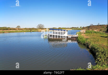 Ein Blick auf die Mühle Pool und alten North Walsham und Dilham Canal an Ebridge Mühle, in der Nähe von North Walsham, Norfolk, England, Vereinigtes Königreich, Europa. Stockfoto