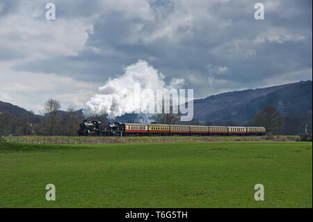 Die 11.0 bin Birmingham Snow Hill zu Tywyn und Pwllheli Ansätze Carrog mit 7822 Foxcote Manor und Pilot loco 4566 verantwortlich Stockfoto