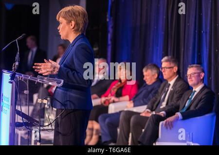 Edinburgh, Großbritannien. 01 Mai, 2019. Pläne zu erhöhen Scotlands Ausfuhren werden durch Erste Minister Nicola Sturgeon in der 22 nationalen Wirtschaftsforum in Edinburgh vorgestellt. Der erste Minister offiziell ÔA NationÕ Export Trading Plan, der darauf abzielt, den Wert und die Reichweite der Schottischen Produkte, Dienstleistungen und Unternehmen auf ausländischen Märkten zu wachsen. Im Bild: Erster Minister Nicola Sturgeon Credit: Rich Dyson/Alamy leben Nachrichten Stockfoto