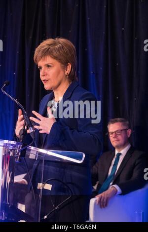 Edinburgh, Großbritannien. 01 Mai, 2019. Pläne zu erhöhen Scotlands Ausfuhren werden durch Erste Minister Nicola Sturgeon in der 22 nationalen Wirtschaftsforum in Edinburgh vorgestellt. Der erste Minister offiziell ÔA NationÕ Export Trading Plan, der darauf abzielt, den Wert und die Reichweite der Schottischen Produkte, Dienstleistungen und Unternehmen auf ausländischen Märkten zu wachsen. Im Bild: Erster Minister Nicola Sturgeon Credit: Rich Dyson/Alamy leben Nachrichten Stockfoto