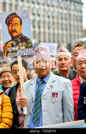 London, Großbritannien. 1. Mai 2019. Gurkha Veteranen März bis Parliament Square fordern gleiche Rechte mit den britischen und Commonwealth Soldaten Kredit: PjrFoto/Alamy leben Nachrichten Stockfoto