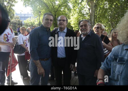 Madrid, Spanien. Mai, 2019. Von links nach rechts, José Manuel Franco (Generalsekretär der Sozialistischen Partei von Madrid und Stellvertretender Sprecher der Fraktion im Madrid Montage), Ãngel Gabilondo (PSOE-Kandidat für die Präsidentschaft der Region Madrid) und Pepu HernÃ¡Méndez (Kandidat der PSOE auf das Bürgermeisteramt von Madrid) sind während des Protestes gesehen. Tausende von Demonstranten auf den Internationalen Tag der Arbeit zeigen, einberufen von der Mehrheit Gewerkschaften UGT und CCOO Politiken und den Abbau der Arbeitslosigkeit in Spanien zu fordern, gegen die Unsicherheit der Beschäftigung und der Arbeitsrechte. Politicia Stockfoto