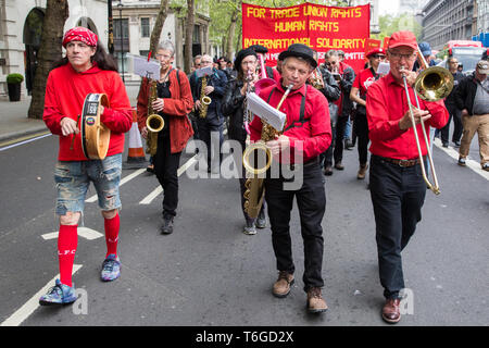 London, Großbritannien. Mai, 2019. Vertreter der Gewerkschaften und der Sozialistischen und Kommunistischen Parteien aus verschiedenen Ländern nehmen an den jährlichen Tag der März und Rally Internationaler Tag der Arbeit zu markieren. Credit: Mark Kerrison/Alamy leben Nachrichten Stockfoto