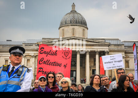 London, UK, 1. Mai 2019. Die 'Englisch Sammlung von Prostituierten ist amogst der Gruppe vertreten. Die Demonstranten auf der Kundgebung auf dem Trafalgar Square. Die jährlichen London Mai Tag März macht seinen Weg von Clerkenwell Green und endet mit einer Kundgebung auf dem Trafalgar Square, wo Sprecher einschließlich der Gewerkschaftsvertreter, Menschenrechtsorganisationen und Politikern Internationale Arbeiter Tag feiern. Credit: Imageplotter/Alamy leben Nachrichten Stockfoto