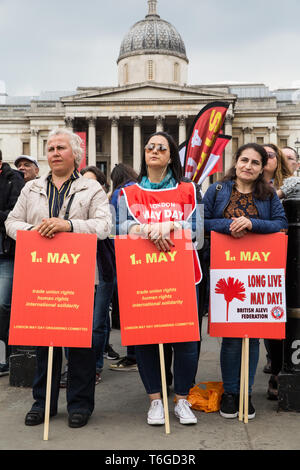 London, Großbritannien. Mai, 2019. Vertreter der Gewerkschaften und der Sozialistischen und Kommunistischen Parteien aus verschiedenen Ländern nehmen an der jährlichen Tag der Rallye in Trafalgar Square Internationalen Tag der Arbeit zu markieren. Credit: Mark Kerrison/Alamy leben Nachrichten Stockfoto