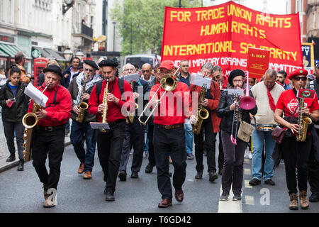 London, Großbritannien. Mai, 2019. Vertreter der Gewerkschaften und der Sozialistischen und Kommunistischen Parteien aus verschiedenen Ländern nehmen an den jährlichen Tag der März und Rally Internationaler Tag der Arbeit zu markieren. Credit: Mark Kerrison/Alamy leben Nachrichten Stockfoto