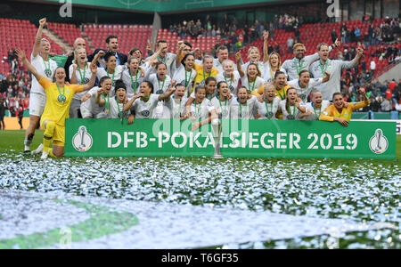 Preisverleihung. GES/Fußball/DFB-Pokalfinale der Frauen: VfL Wolfsburg - SC Freiburg, 01.05.2019 Fußball: WomensÂ German Cup Finale: Wolfsburg gegen Deutschland. Freiburg, Köln, Mai 1, 2019 | Verwendung weltweit Stockfoto