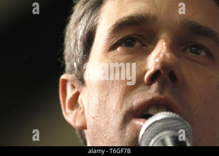 San Diego, CA, USA. 30 Apr, 2019. Präsidentschaftskandidat Beto O'Rourke gestoppt durch die Jacobs Center in San Diego Dienstag bis Kampagne. (Bild: © Johannes GastaldoZUMA Draht) Stockfoto