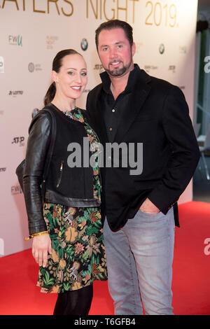 München, Deutschland. 30 Apr, 2019. Jana Mandana Lacey-Krone, tamer und Martin Lacey jr., tamer, kommt zum "Spieler Nacht' mit der Präsentation der Iphitos Award in der Tennis club MTTC Iphitos e.V. Die Veranstaltung findet im Rahmen der BMW Open Tennisturnier. Quelle: Tobias Hase/dpa/Alamy leben Nachrichten Stockfoto