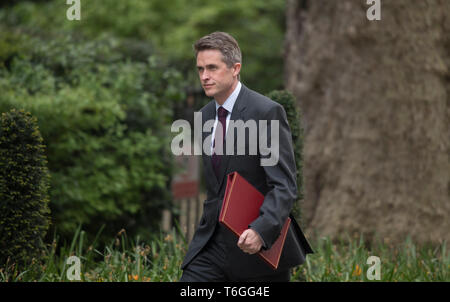 Datei: London, UK. 1. Mai 2019. Der britische Verteidigungsminister Gavin Williamson, hier gesehen, die Kabinettssitzung am 30. April 2019, ist sacked durch Premierminister Theresa May, der Huawei Leck, die er stark bestreitet vorgeworfen. Credit: Malcolm Park/Alamy Leben Nachrichten. Stockfoto