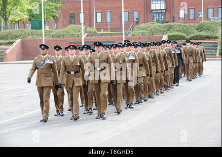 London, Großbritannien. Mai, 2019. Soldaten, Offizieren und kapellenmitglieder sind während der Parade gesehen, als die Herzogin von Cornwall, Royal Colonel, 4.BATAILLON der Gewehre, besucht die Neue Normandy Barracks, kamen die Mitglieder des Bataillons und ihre Familien zu treffen, und auch die Medaillen Parade. 65 Medaillen zu Besuchen wurden die Soldaten aller Ränge in der Neuen Normandie Kaserne, Aldershot vorgestellt. Credit: Terry Scott/SOPA Images/ZUMA Draht/Alamy leben Nachrichten Stockfoto