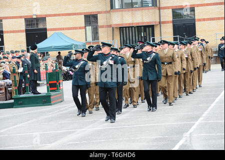 London, Großbritannien. Mai, 2019. Soldaten, Offizieren und kapellenmitglieder sind während der Parade gesehen, als die Herzogin von Cornwall, Royal Colonel, 4.BATAILLON der Gewehre, besucht die Neue Normandy Barracks, kamen die Mitglieder des Bataillons und ihre Familien zu treffen, und auch die Medaillen Parade. 65 Medaillen zu Besuchen wurden die Soldaten aller Ränge in der Neuen Normandie Kaserne, Aldershot vorgestellt. Credit: Terry Scott/SOPA Images/ZUMA Draht/Alamy leben Nachrichten Stockfoto