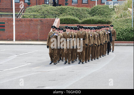 London, Großbritannien. Mai, 2019. Soldaten, Offizieren und kapellenmitglieder sind während der Parade gesehen, als die Herzogin von Cornwall, Royal Colonel, 4.BATAILLON der Gewehre, besucht die Neue Normandy Barracks, kamen die Mitglieder des Bataillons und ihre Familien zu treffen, und auch die Medaillen Parade. 65 Medaillen zu Besuchen wurden die Soldaten aller Ränge in der Neuen Normandie Kaserne, Aldershot vorgestellt. Credit: Terry Scott/SOPA Images/ZUMA Draht/Alamy leben Nachrichten Stockfoto