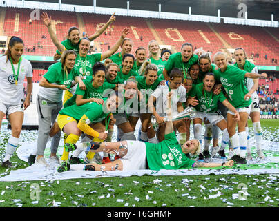 Köln, Deutschland. 01 Mai, 2019. Preisverleihung. GES/Fußball/DFB-Pokalfinale der Frauen: VfL Wolfsburg - SC Freiburg, 01.05.2019 Fußball: "deutsche Frauen WM-Finale: Wolfsburg gegen Deutschland. Freiburg, Köln, Mai 1, 2019 | Verwendung der weltweiten Kredit: dpa/Alamy leben Nachrichten Stockfoto