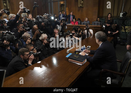 Washington, District of Columbia, USA. Mai, 2019. Attorney General William BARR bereitet während der Senat-rechtsausschusse Anhörung über die ''Department des Gerichtshofs Untersuchung der Russischen Interferenzen mit den Präsidentschaftswahlen 2016 zu bezeugen." Barr dem Senat-rechtsausschusse erklärte, er habe den Bericht nicht falsch darstellen. Quelle: Douglas Christian/ZUMA Draht/Alamy leben Nachrichten Stockfoto