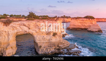 Italien, Santo Andrea Klippen in Apulien Stockfoto