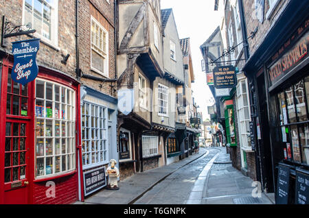 Auf der Suche nach Old Street The Shambles in historischen York Stockfoto