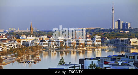 Phoenix See, im Signal Iduna Park BVB Stadion und Florian Tower, Dortmund, Deutschland Europa Stockfoto