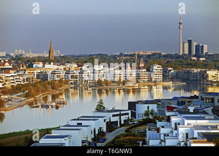 Phoenix See, im Signal Iduna Park BVB Stadion und Florian Tower, Dortmund, Deutschland Europa Stockfoto