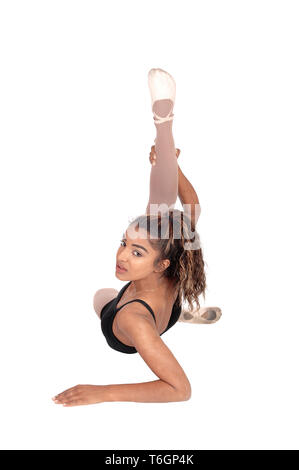 Frau in einem Ballett Outfit sitzen auf dem Boden Stockfoto