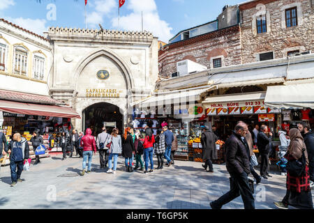 ISTANBUL Bazar / Replika Taschen, Gürtel,Schuhe, Schal, Jacken etc. 