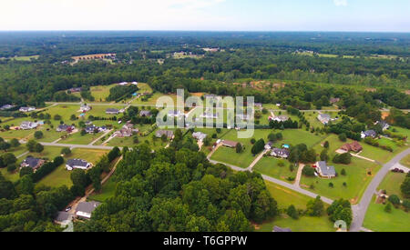 Typische amerikanische Country Subdivision Nachbarschaft Antenne Stockfoto