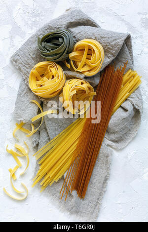 Verschiedene Arten von italienischen Pasta. Stockfoto