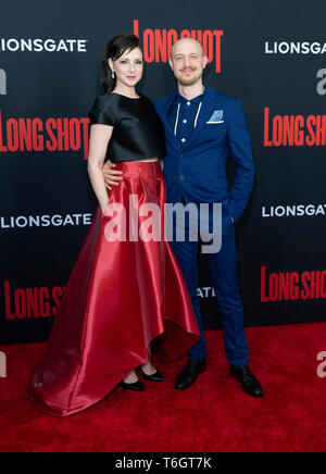New York, NY - 30. April 2019: Anton Koval (R) nimmt an Premiere von Long Shot bei AMC Lincoln Center Theater Stockfoto