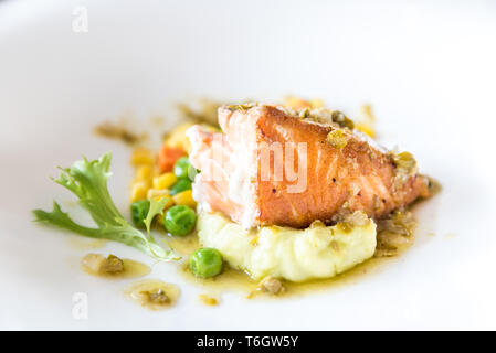 Lachs, gegrillt Stockfoto