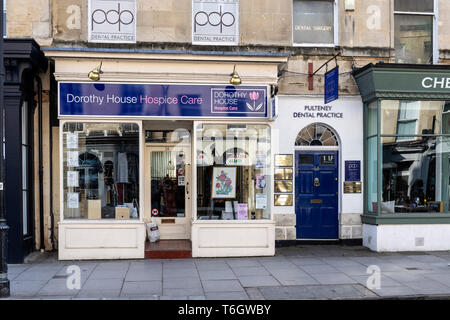 Dorothy House Hospice Care Charity Shop in Argyle Street, Bath, England, Großbritannien Stockfoto