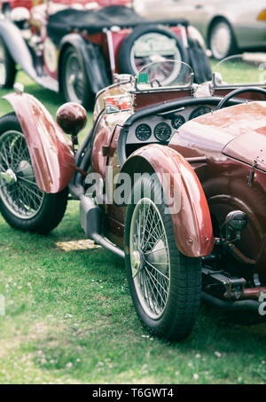1930 Riley Brooklands classic car im Bicester Heritage Center 'Drive es Tag'. Bicester, Oxfordshire, England. Vintage Filter angewendet Stockfoto