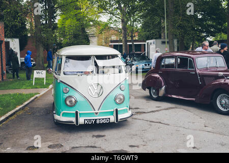 1966 VW Split Screen Volkswagen Wohnmobil Bicester Heritage Center 'Drive es Tag'. Bicester, Oxfordshire, England. Vintage Filter angewendet Stockfoto