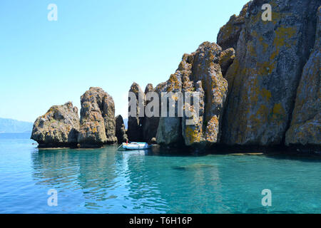 Anzeigen der Stein Inseln in der Ägäis Türkei Griechenland, felsigen Küste nahe Icmeler Marmaris Sommerurlaub Reise Panorama Landschaft einsame Stockfoto
